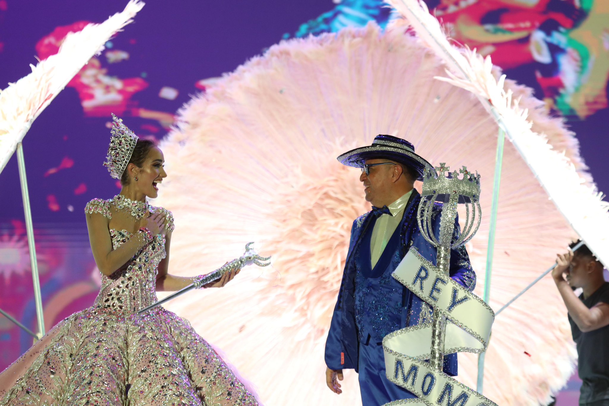 Ante 20 mil asistentes, los reyes del Carnaval de Barranquilla 2024 mostraron todo su talento en el escenario.
